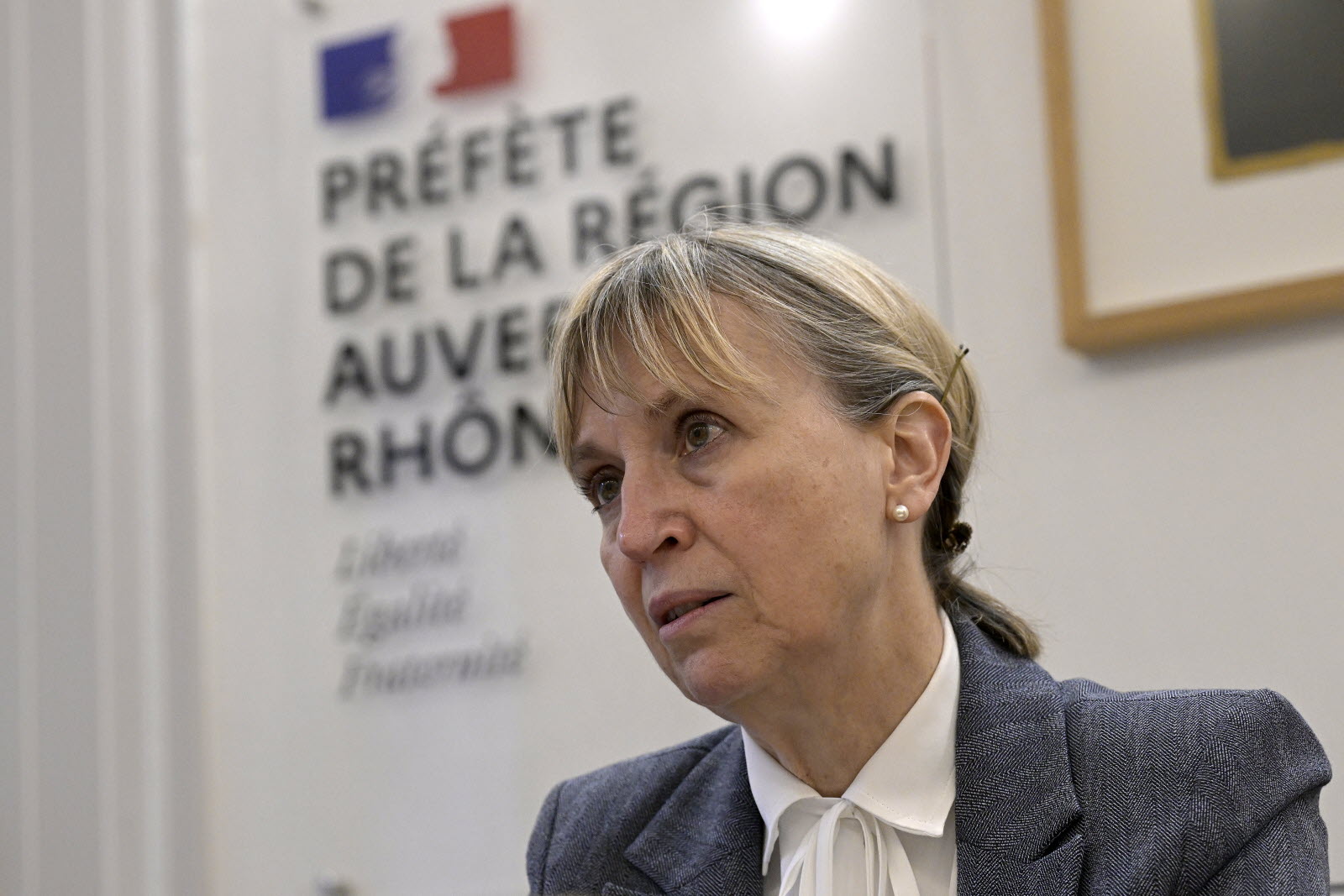 Une audience humiliante : Damien Rieu accuse la préfète du Rhône d’un « nettoyage social » dans les villages préservés