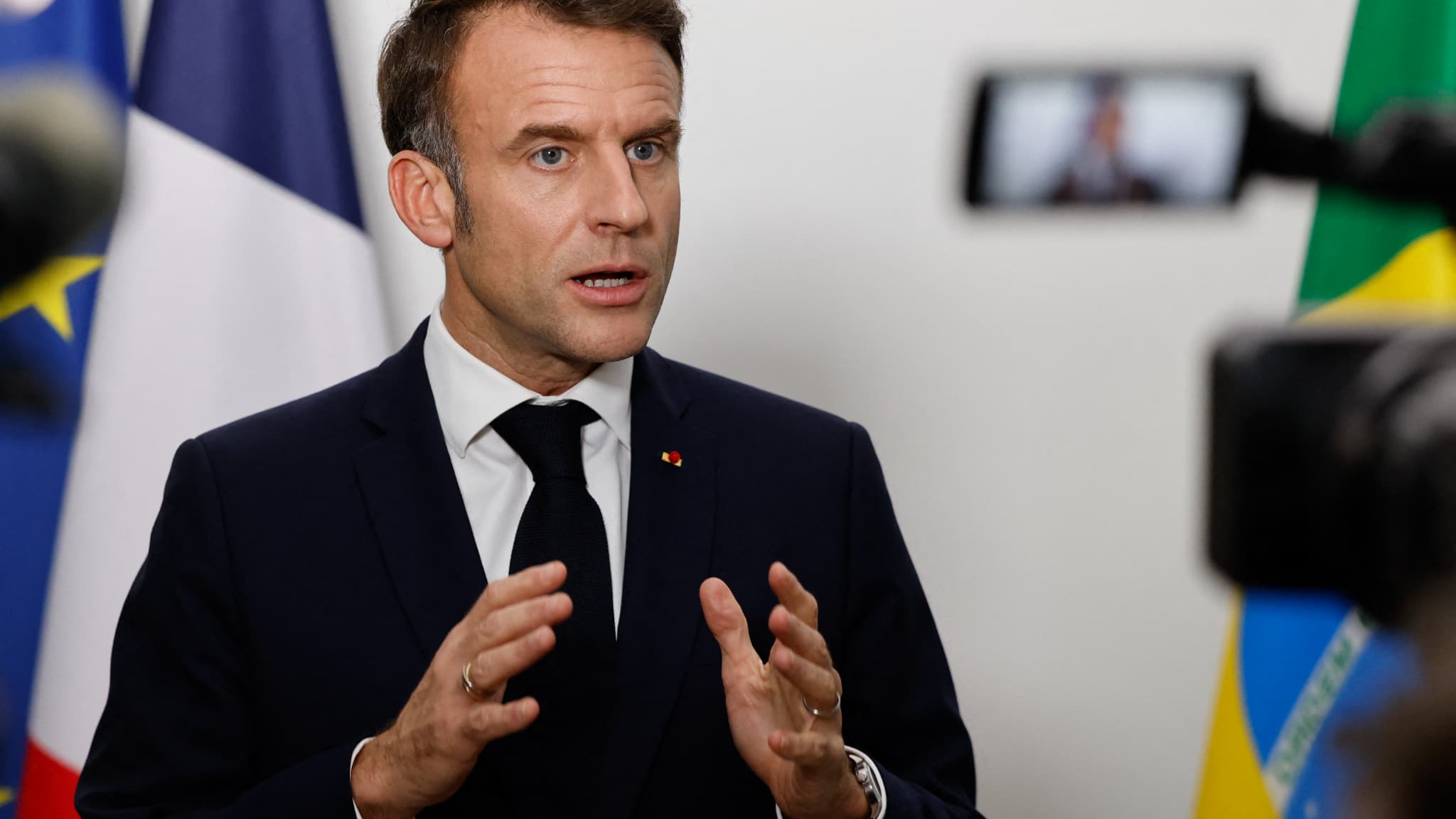La Fausse Écoute : Macron et l&rsquo;Effondrement Économique Français